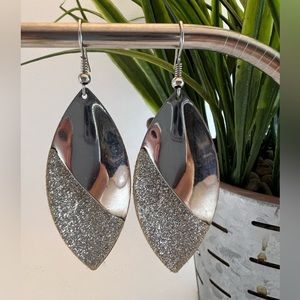 Fashion earrings - glittery silver